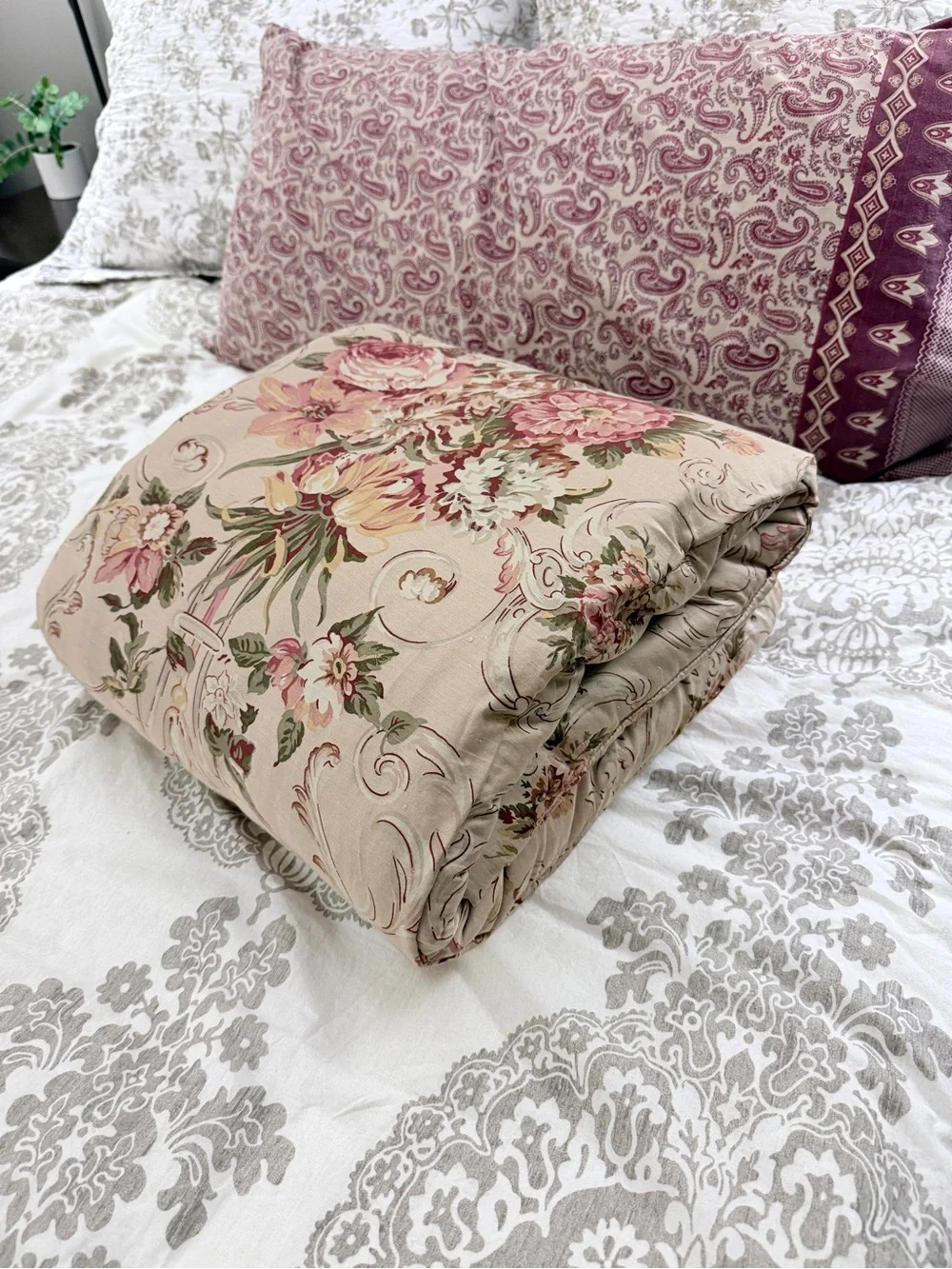 Ralph Lauren Guinevere Aragon Medieval Floral Sateen Full/Queen Comforter